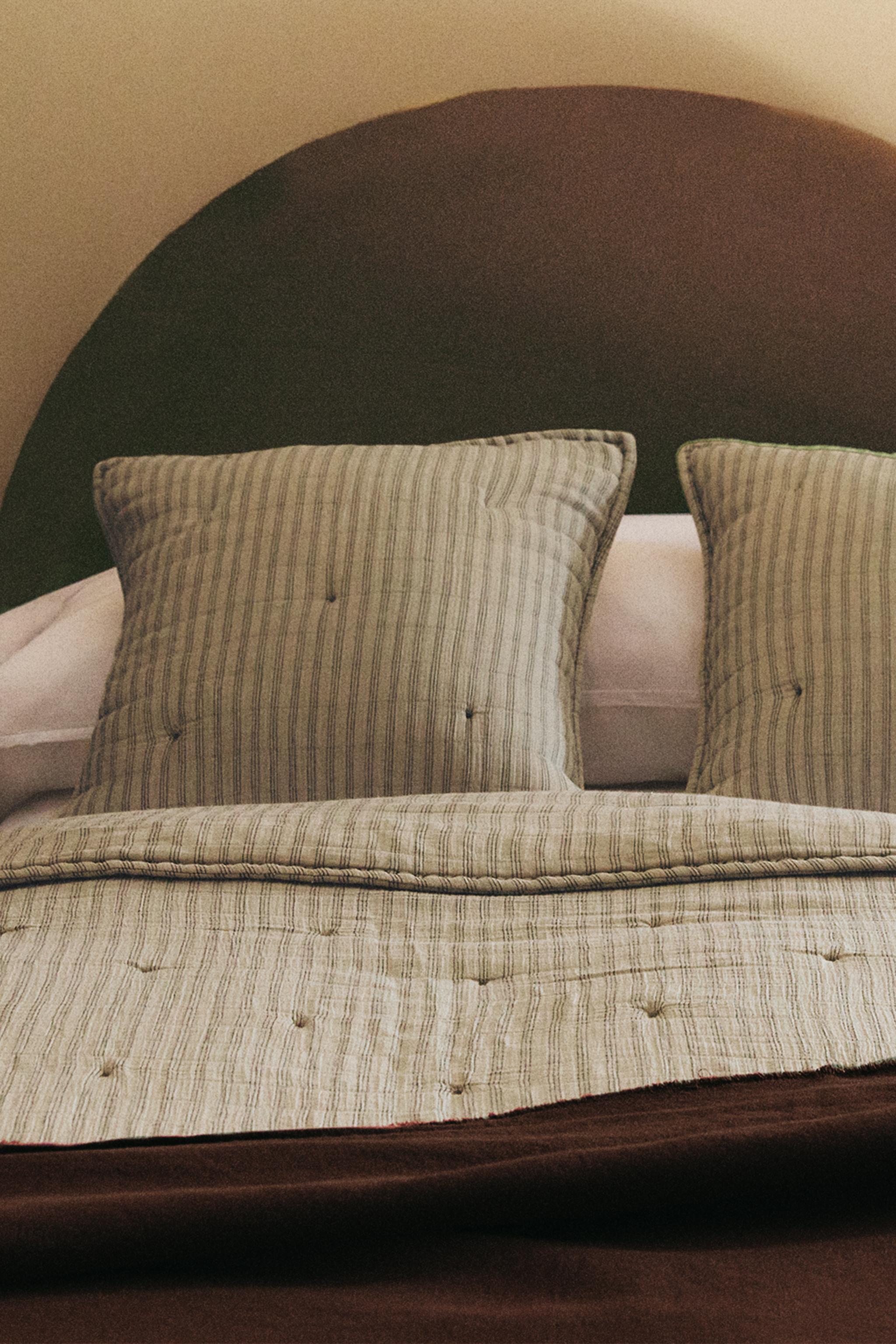 CHILDREN'S COTTON FINE STRIPE QUILT